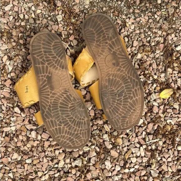 Boc Born of Concept Strappy Slide Sandals Size 9 Yellow - Picture 3 of 3